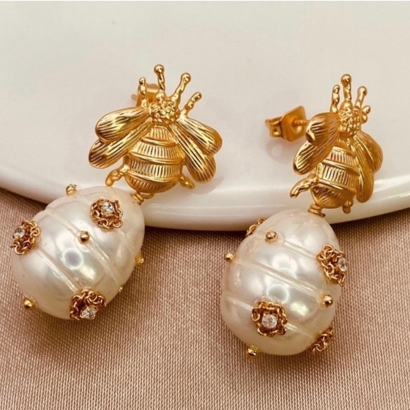 Gorgeous Bee Baroque Freshwater Pearl Drop Earrings Matte stainless steel - Picture 3 of 10